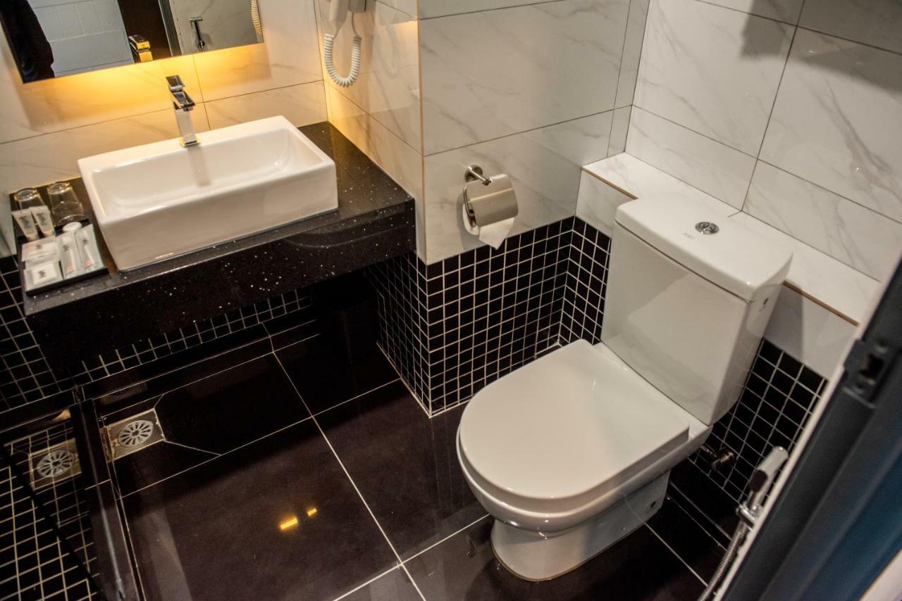 O&G Hotel Parit Buntar Eksteriør billede